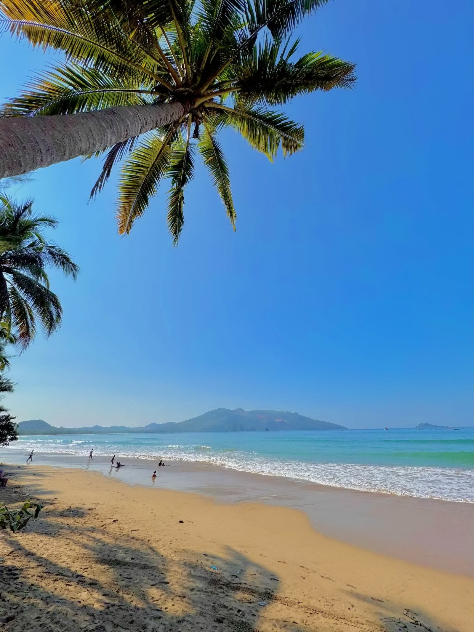 Pesona Tenang Pantai Mustika Banyuwangi